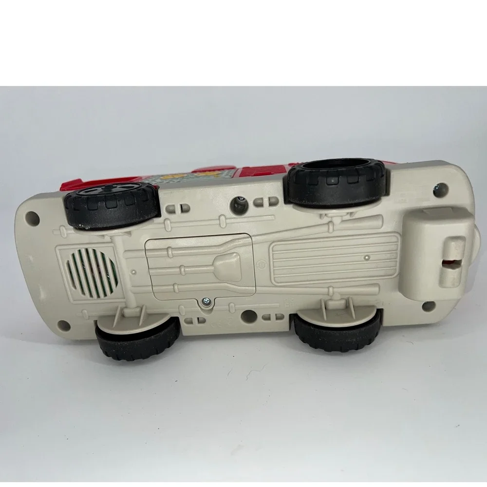 Fisher-Price Little People Lift n Lower Fire Truck Red Toy Vehicle‎